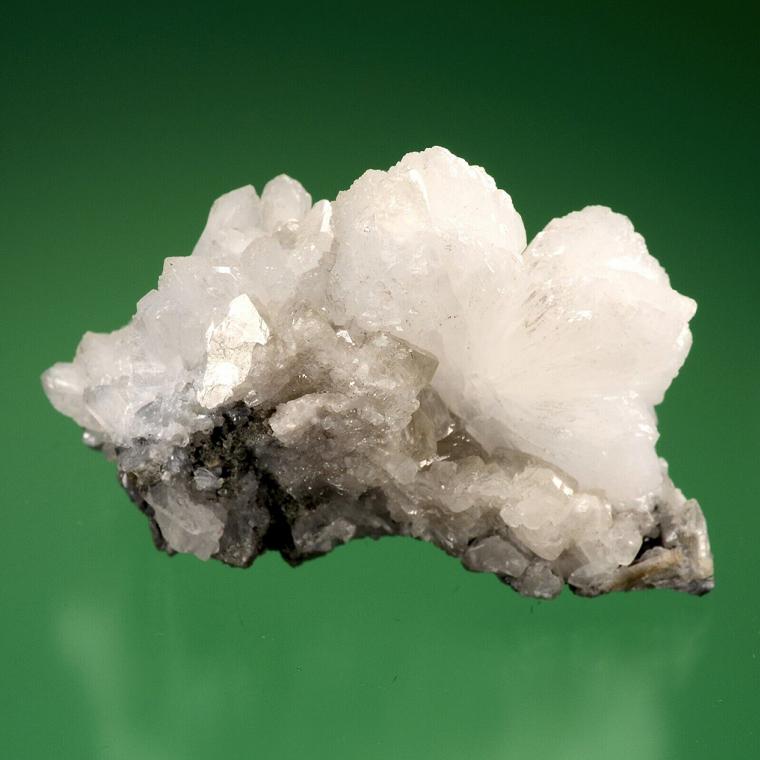 STILBITE on CALCITE