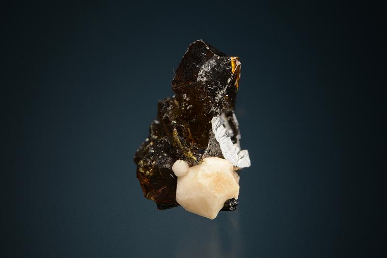 SPHALERITE with ANALCIME