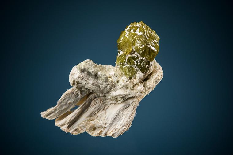ANDRADITE var. Demantoid
