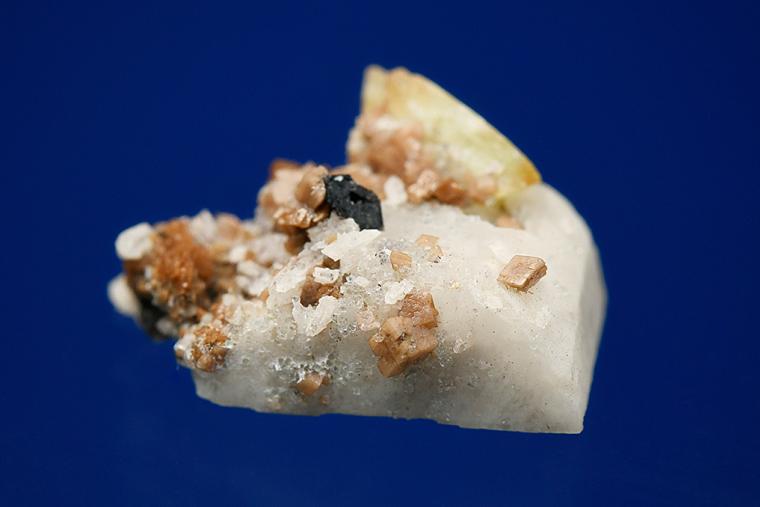 GENTHELVITE, AEGIRINE and RHODOCHROSITE on MICROCLINE