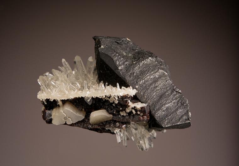 HÜBNERITE with STOLZITE, QUARTZ and TETRAHEDRITE