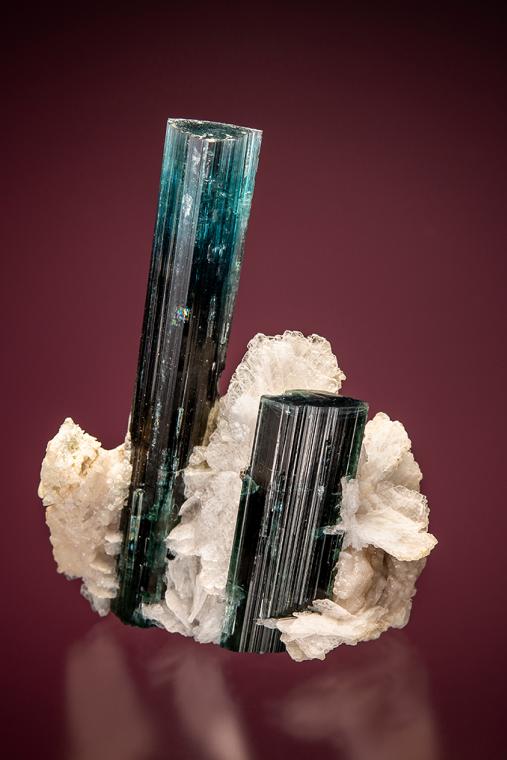 ELBAITE on ALBITE var. Cleavelandite