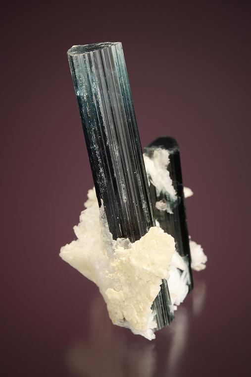ELBAITE on ALBITE var. Cleavelandite