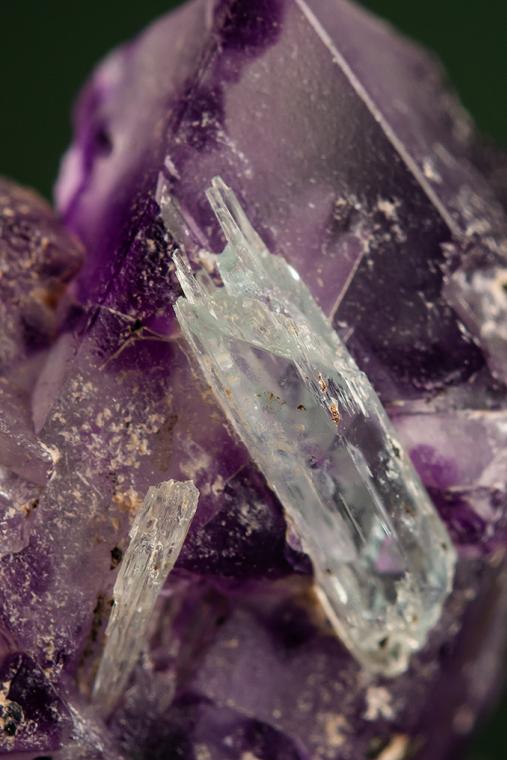 BERYL var. Aquamarine on FLUORITE (SPINEL twin)