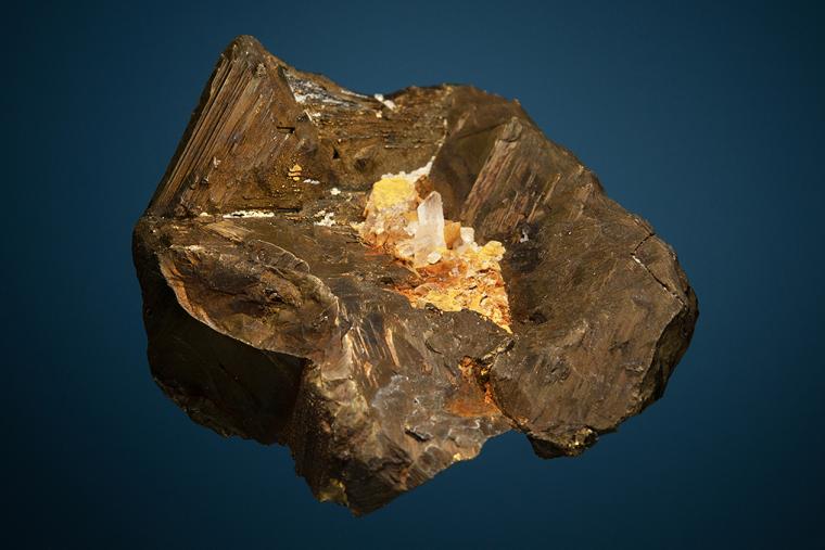 CHALCOPYRITE with QUARTZ