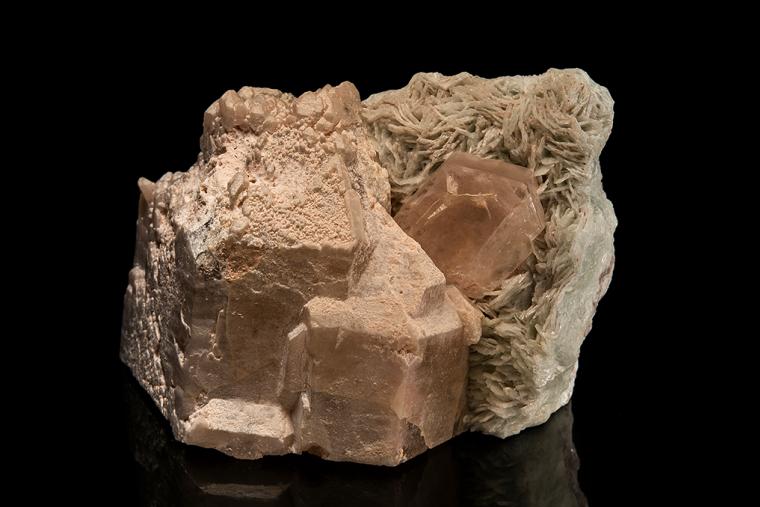 BERYL var. Morganite on ALBITE var. Cleavelandite and QUARTZ