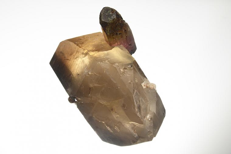 ELBAITE on QUARTZ