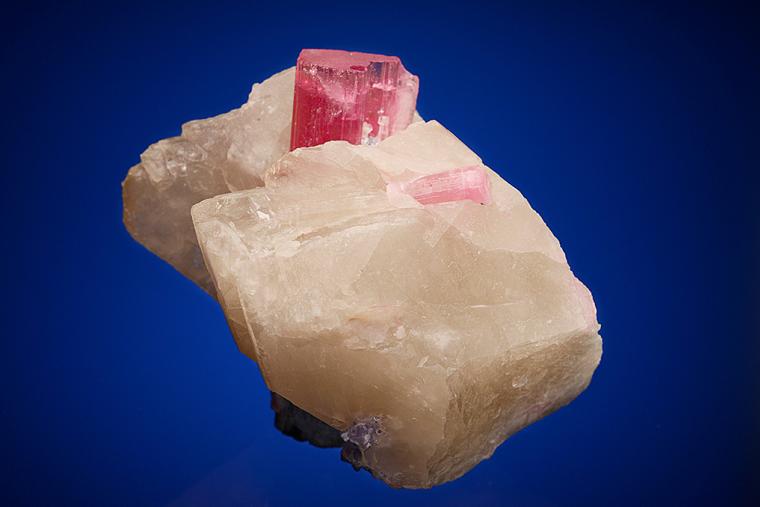 ELBAITE with LEPIDOLITE and ALBITE var. Cleavelandite on QUARTZ