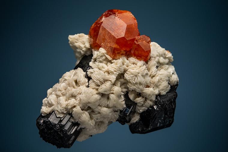 SPESSARTINE with SCHORL and ALBITE var. Cleavelandite