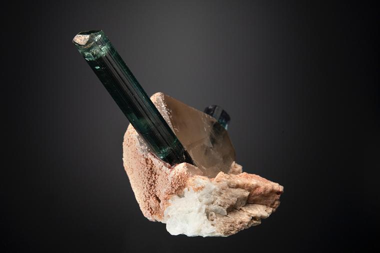 ELBAITE on QUARTZ and ALBITE var. Cleavelandite (repaired)