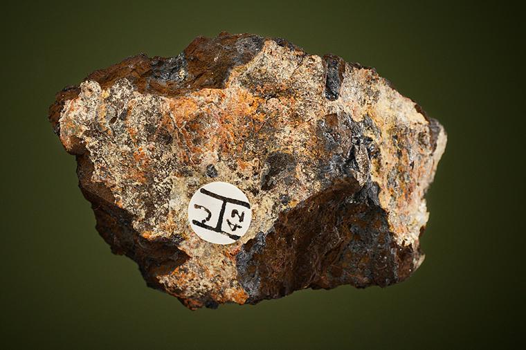 PHOSPHOSIDERITE on LITHIOPHILITE