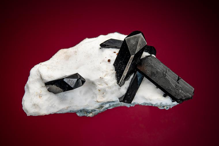 NEPTUNITE with JOAQUINITE-(Ce)