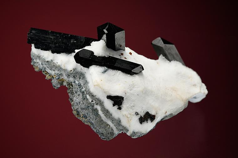 NEPTUNITE with JOAQUINITE-(Ce)
