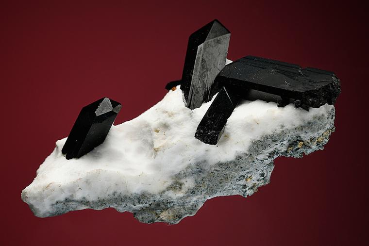 NEPTUNITE with JOAQUINITE-(Ce)