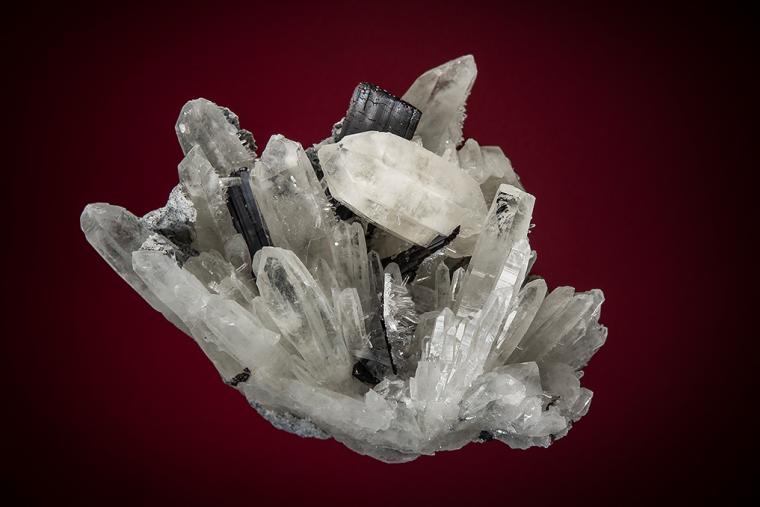 HÜBNERITE on QUARTZ