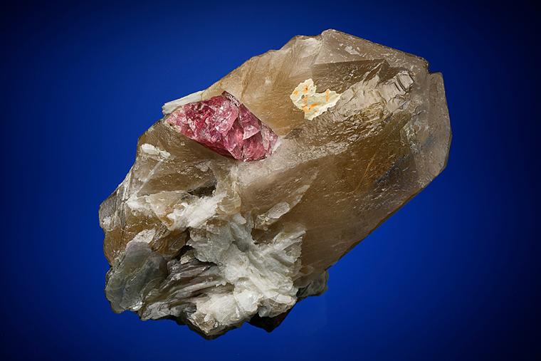 ELBAITE on QUARTZ