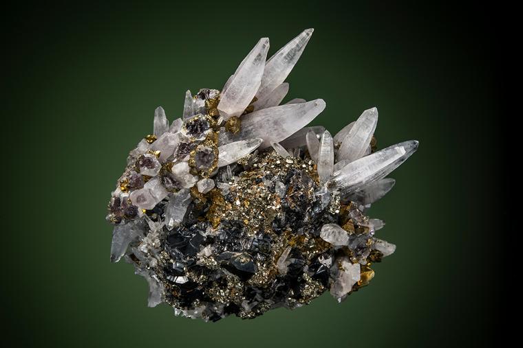 QUARTZ on CHALCOPYRITE, PYRITE and SPHALERITE