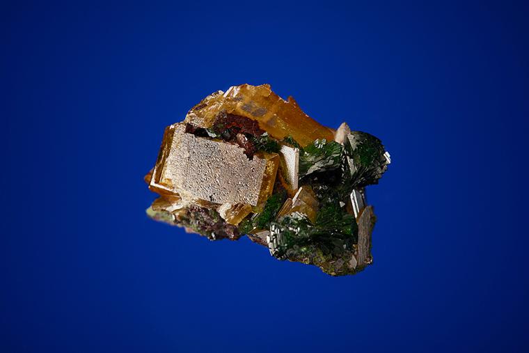 ZINCOLIVENITE on WULFENITE