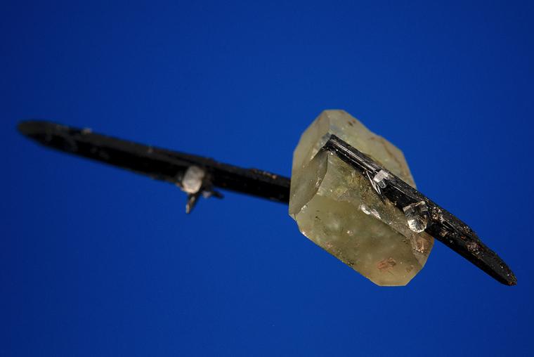 LEUCOPHANITE on AEGIRINE