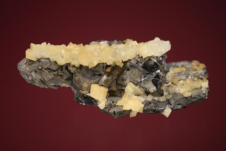 GALENA (SPINEL law twin)