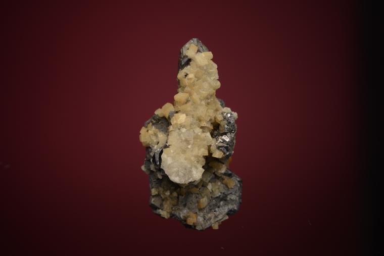 GALENA (SPINEL law twin)