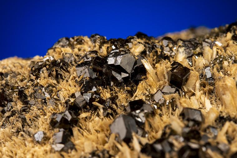 ANDRADITE var. Melanite