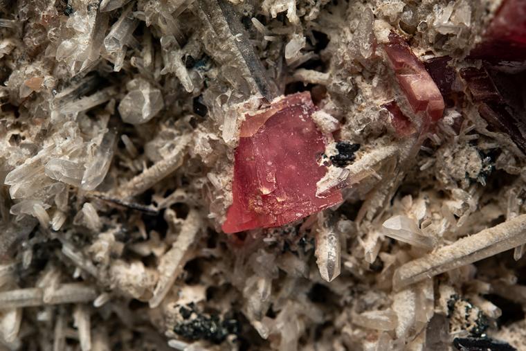 RHODOCHROSITE with HÜBNERITE and QUARTZ