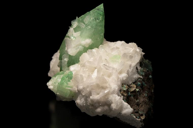 FLUORAPOPHYLLITE-(K) with STILBITE