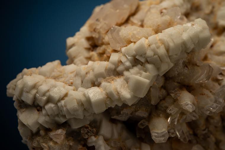 FLUORAPATITE on QUARTZ